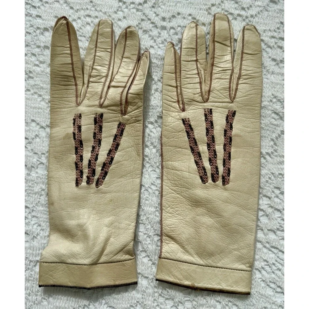 Antique Ladies Leather Gloves Embroidery 6 1/2 Ivory Ganterie Mondaine Huermans
